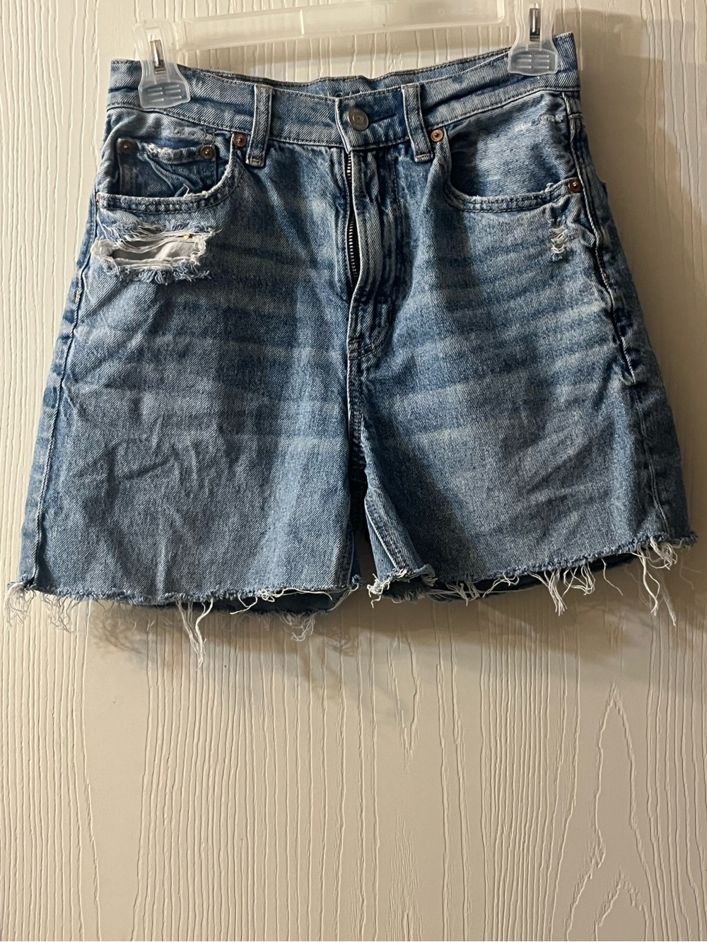 🛍️American Eagle Outfitters Light Blue Distressed Denim Shorts - Size 0